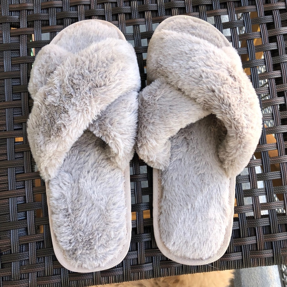 Women’s slippers size small